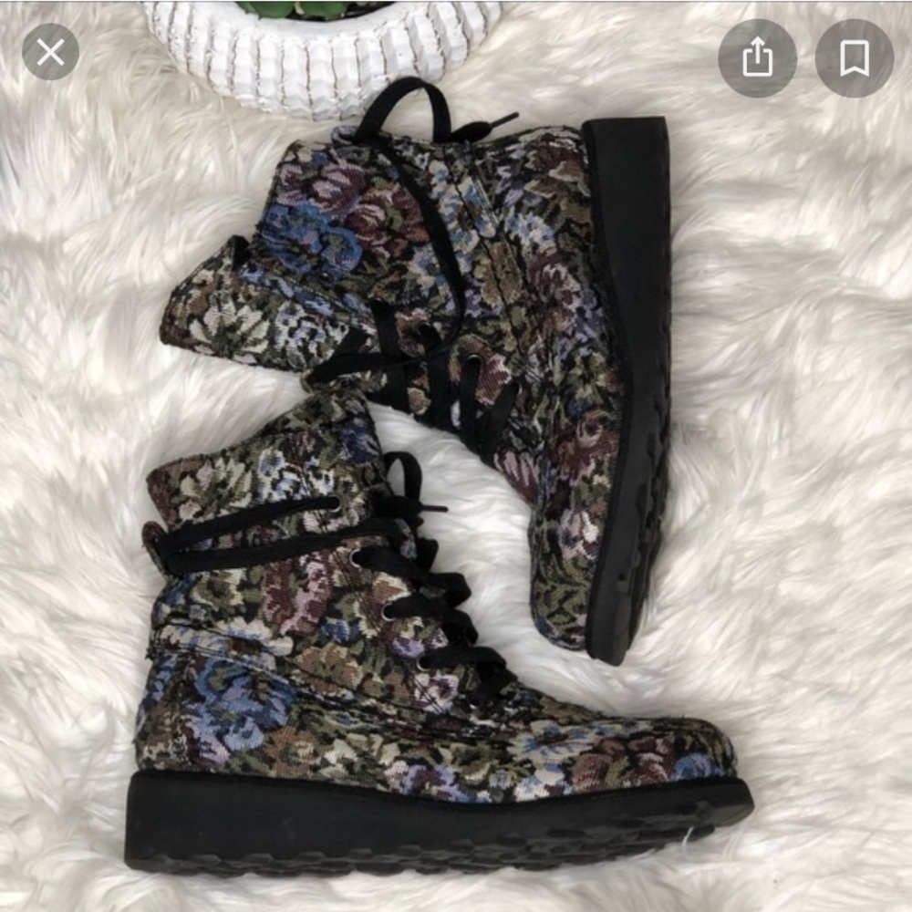 Bearpaw boots